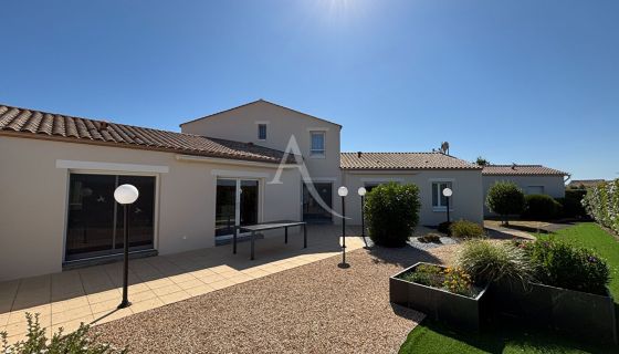A vendre MAISON  7 PIECES 165 M2 BORD DE MER LONGEVILLE SUR MER