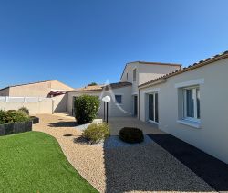 A vendre MAISON  7 PIECES 165 M2 BORD DE MER LONGEVILLE SUR MER
