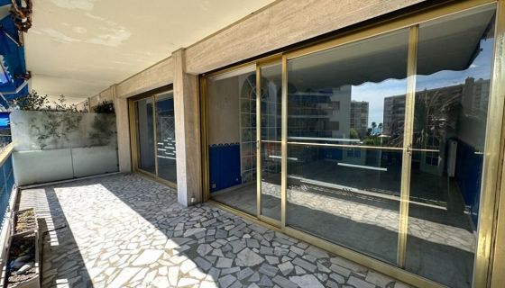 A louer APPARTEMENT DE PRESTIGE T3 75 M2 TERRASSE BORD DE MER CAGNES SUR MER