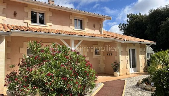A louer MAISON  6 PIECES 210 M2 BORD DE MER SOULAC SUR MER