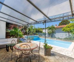 A louer MAISON  5 PIECES 150 M2 BORD DE MER ANTIBES