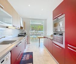 A louer APPARTEMENT DE PRESTIGE T3 93 M2 PIEDS DANS L'EAU MANDELIEU LA NAPOULE