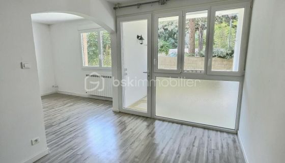 A louer APPARTEMENT T3 82 M2 TERRASSE BORD DE MER SETE