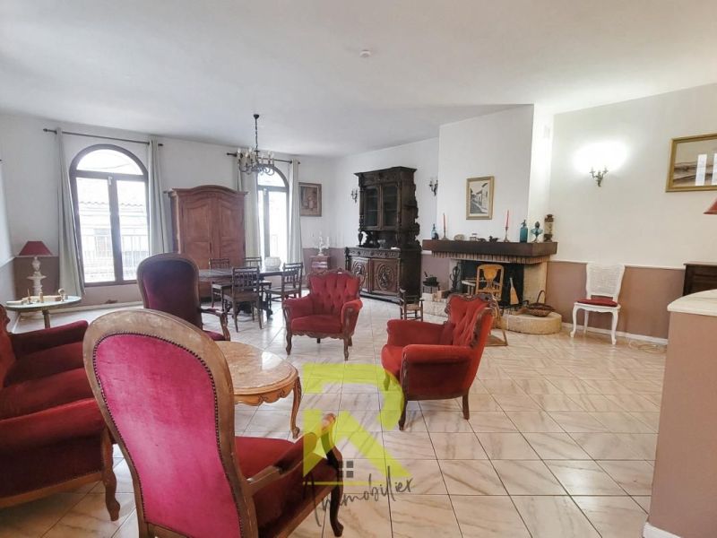 For sale: Mansion by the sea in Gruissan