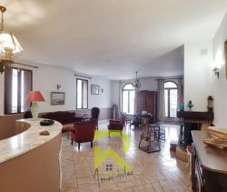 For sale: Mansion by the sea in Gruissan