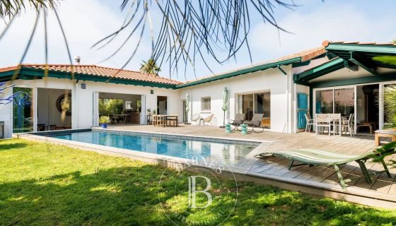 A vendre MAISON 6 PIECES PROCHE PLAGE ET VILLAGE 6 PIECES BIDART