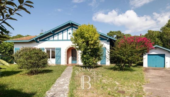 A vendre CHARMANTE MAISON 200 M² A RENOVER ANGLET BLANPIGNON