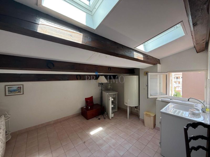 A louer STUDIO  20 M2 BORD DE MER FREJUS