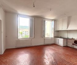 A louer APPARTEMENT T4 66 M2 BORD DE MER LA CIOTAT