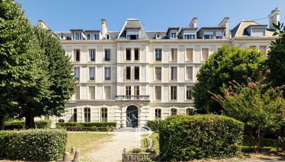 A vendre BEL APPARTEMENT T4  ENTRE SAINT-CHARLES ET LE CENTRE-VILLE  BIARRITZ