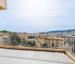 A louer APPARTEMENT DE PRESTIGE T5 213 M2 TERRASSE VUE MER NICE
