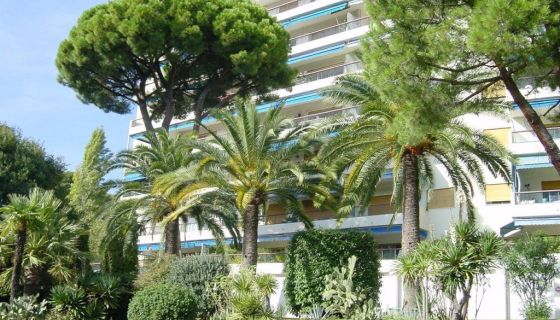 A louer APPARTEMENT T2 48 M2 TERRASSE BORD DE MER NICE