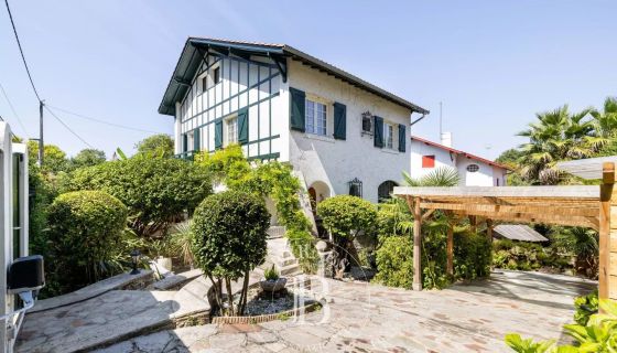 A vendre belle MAISON NEO BASQUE ANNEES 30 7 PIECES BIARRITZ PARC D'HIVER