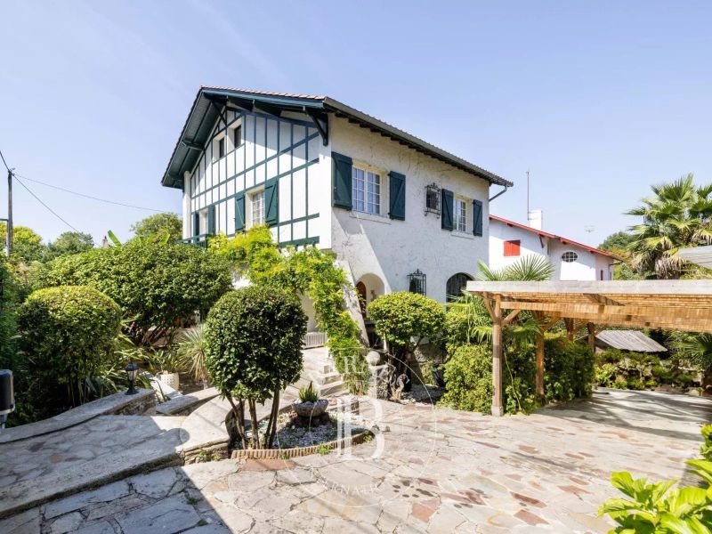 A vendre belle MAISON NEO BASQUE ANNEES 30 7 PIECES BIARRITZ PARC D'HIVER