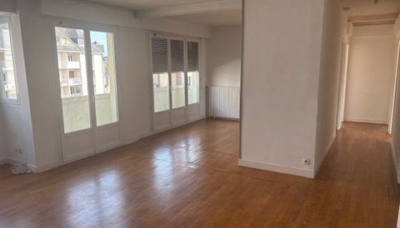 A louer APPARTEMENT T5 91 M2  LISIEUX