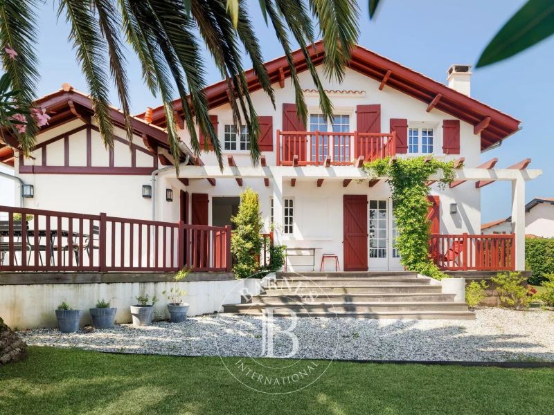 A vendre MAISON DE CHARME 200 M² renovee ciboure