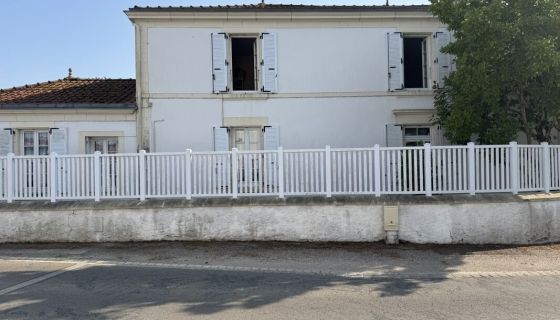 A louer MAISON  DE MAîTRE BORD DE MER GRUES