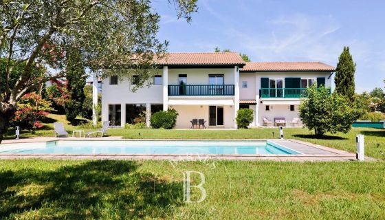 A vendre PROPRIéTé  ARBONNE