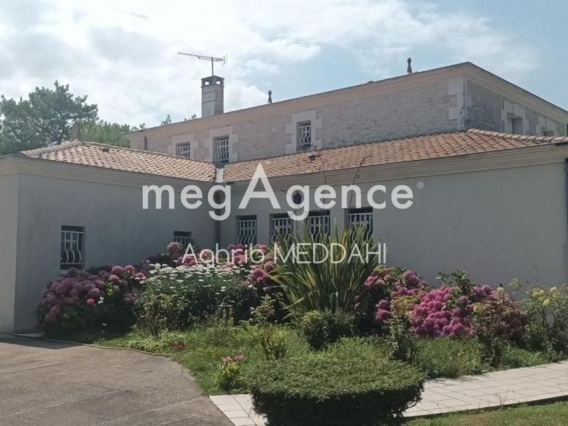 A louer MAISON  DE MAîTRE  MEDIS