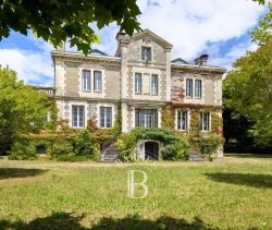 A vendre Maison de maItre 11 PIECES 550 M² CENTRE VILLAGE ST JULIEN EN BORN