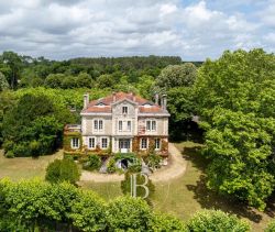 A vendre Maison de maItre 11 PIECES 550 M² CENTRE VILLAGE ST JULIEN EN BORN