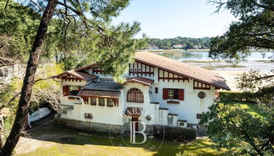 A vendre VILLA 279 M² VUE LAC HOSSEGOR
