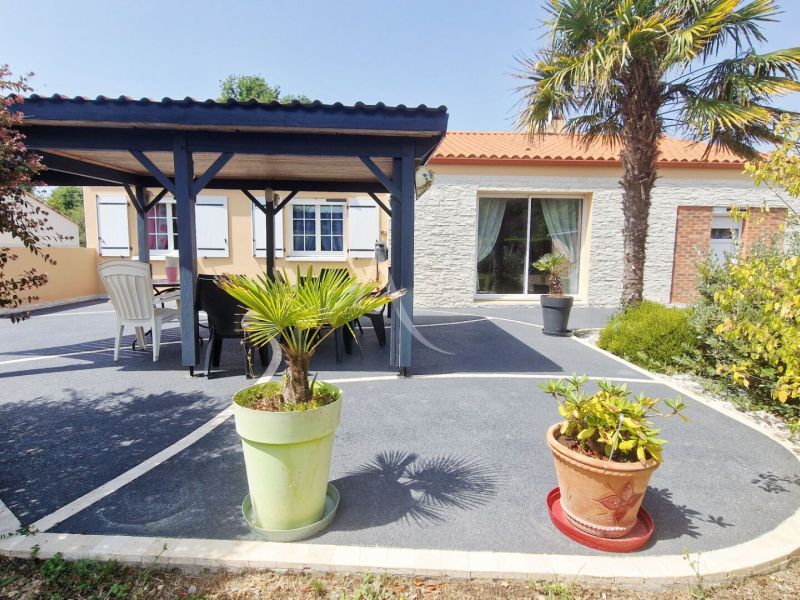 A vendre MAISON  5 PIECES 145 M2 BORD DE MER TALMONT SAINT HILAIRE
