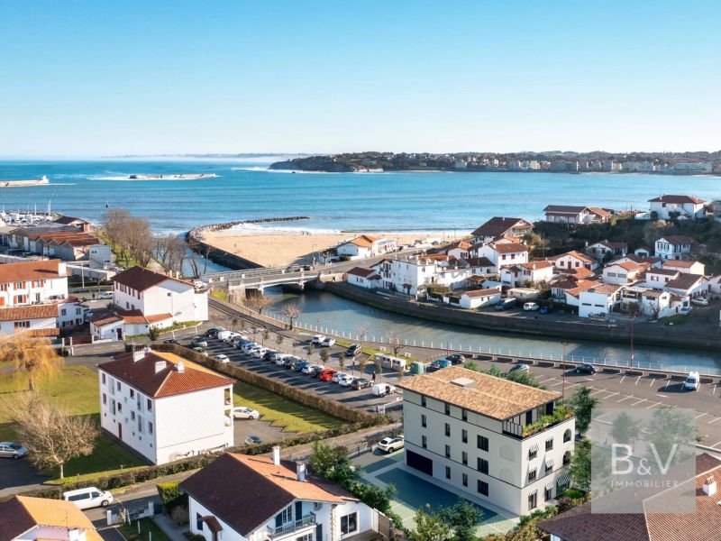 APPARTEMENT DE PRESTIGE T3 71 M2 BORD DE MER URRUGNE