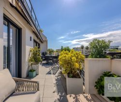APPARTEMENT DE PRESTIGE T4 80 M2 TERRASSE BORD DE MER SAINT LAURENT DU VAR