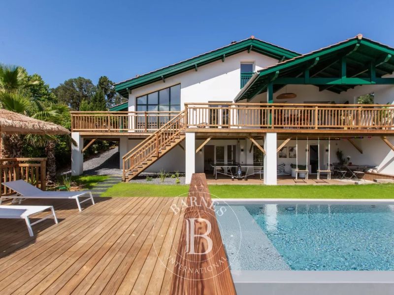 A vendre MAGNIFIQUE  MAISON 250 M² RENOVEE PISCINE  ARCANGUES