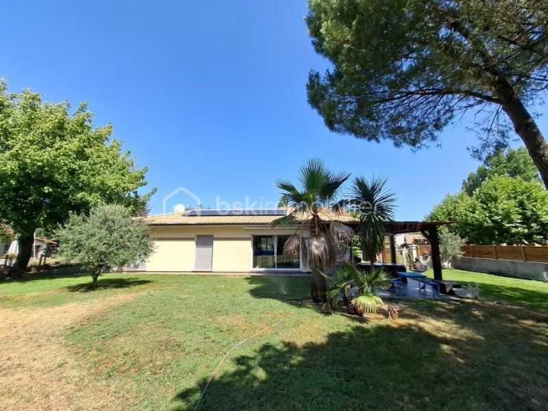 A louer MAISON  CONTEMPORAINE BORD DE MER SALLES