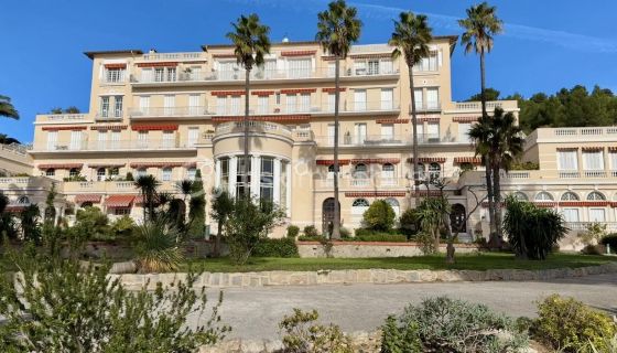 A louer STUDIO  18 M2 VUE MER HYERES