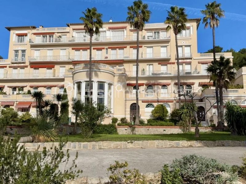 A louer STUDIO  18 M2 VUE MER HYERES