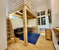 A louer STUDIO  18 M2 VUE MER HYERES