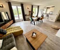 A louer MAISON  7 PIECES 168 M2  DRAGUIGNAN