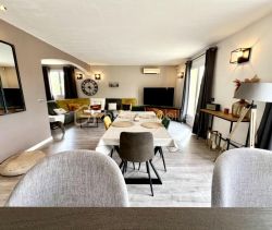 A louer MAISON  7 PIECES 168 M2  DRAGUIGNAN