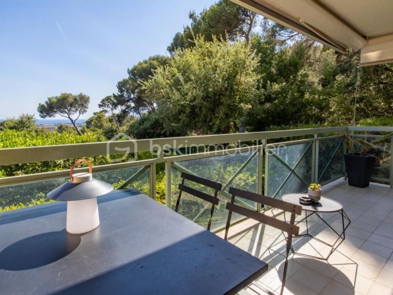 A louer APPARTEMENT DE PRESTIGE T3 62 M2 TERRASSE VUE MER LA SEYNE SUR MER