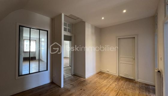 A louer APPARTEMENT T3 111 M2  PAU