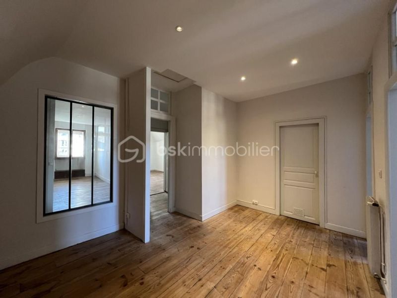 A louer APPARTEMENT T3 111 M2  PAU