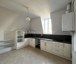 A louer APPARTEMENT T3 111 M2  PAU