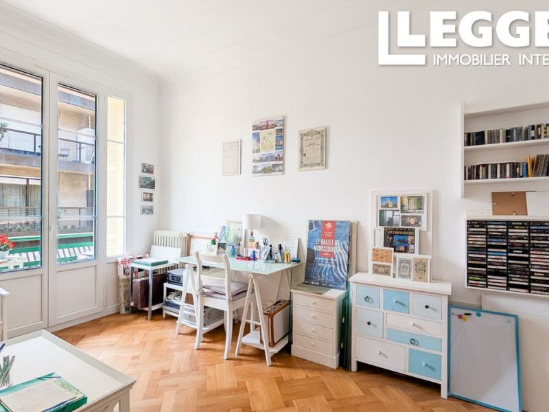 A louer APPARTEMENT DE PRESTIGE T2 56 M2 BORD DE MER NICE