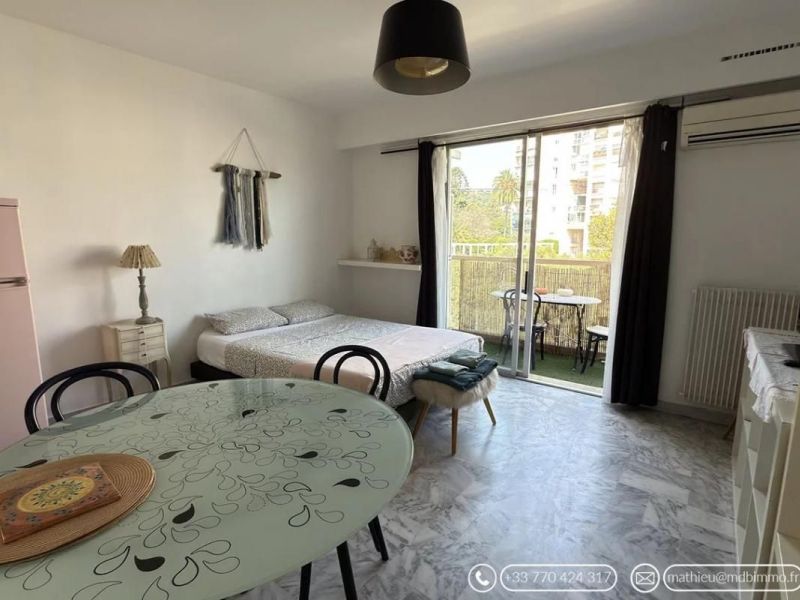 A louer STUDIO  23 M2 TERRASSE BORD DE MER NICE