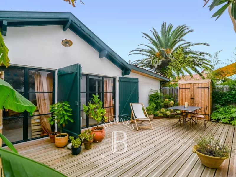 A vendre CHARMANT APPARTEMENT AVEC TERRASSE ET ATELIER  t3 42 M² GUETHARY