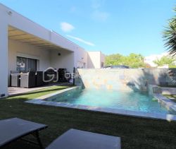 A louer MAISON  CONTEMPORAINE BORD DE MER AGDE