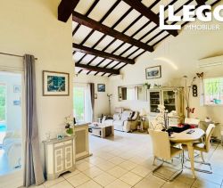 A louer MAISON  7 PIECES 180 M2 BORD DE MER SAINT RAPHAEL