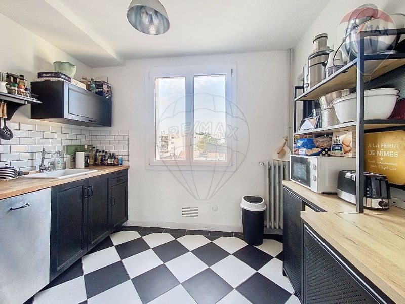 A louer APPARTEMENT T3 67 M2  NIMES
