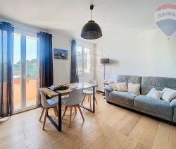 A louer APPARTEMENT T3 67 M2  NIMES