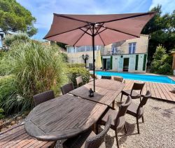 A louer MAISON  6 PIECES 200 M2 PIEDS DANS L'EAU GASSIN