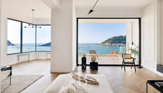 A vendre APPARTEMENT DUPLEX DE PRESTIGE NEUF  330 M2 TERRASSE PIEDS DANS L'EAU SAN SEBASTIáN