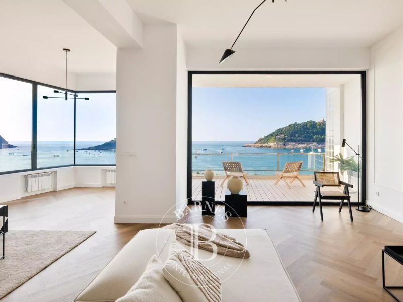 A vendre APPARTEMENT DUPLEX DE PRESTIGE NEUF  330 M2 TERRASSE PIEDS DANS L'EAU SAN SEBASTIáN